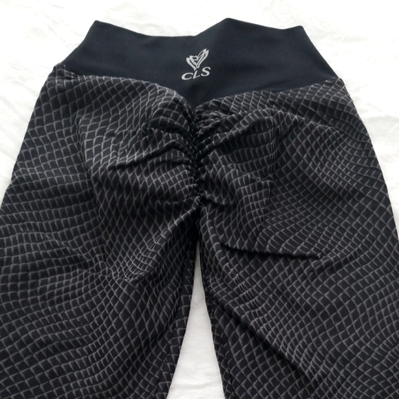 CLS SPORTSWEAR Pants - CLS SPORTSWEAR SCRUNCHBUTT LEGGINGS SIZE S